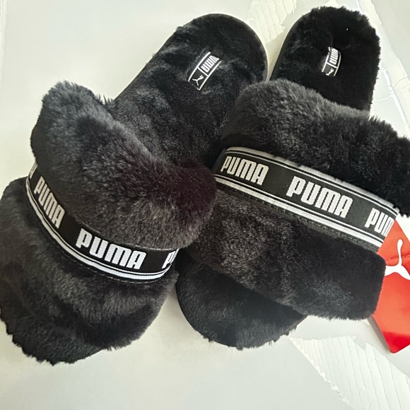 Puma Slippers. - Picture 3 of 3